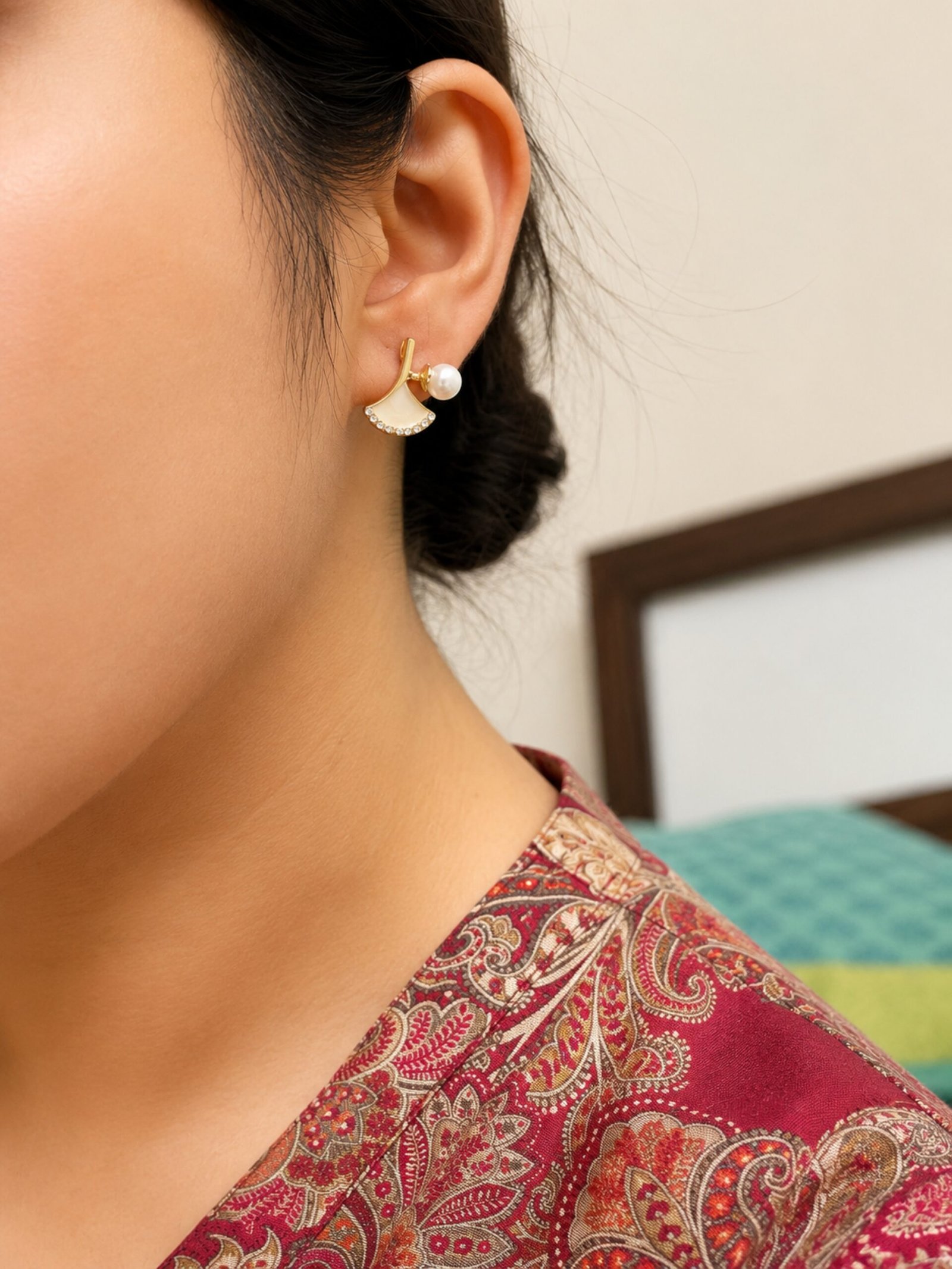 EROS - Golden Pearl Fan Stud Earrings