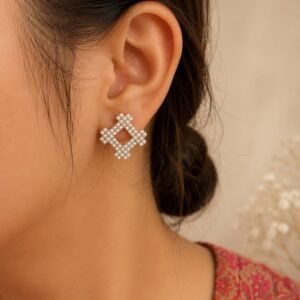 EROS – Pearl Square Stud Earrings