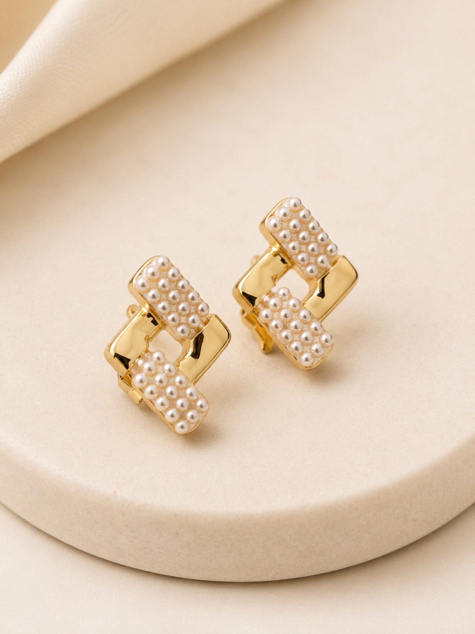 EROS - Golden Pearl Link Stud Earrings