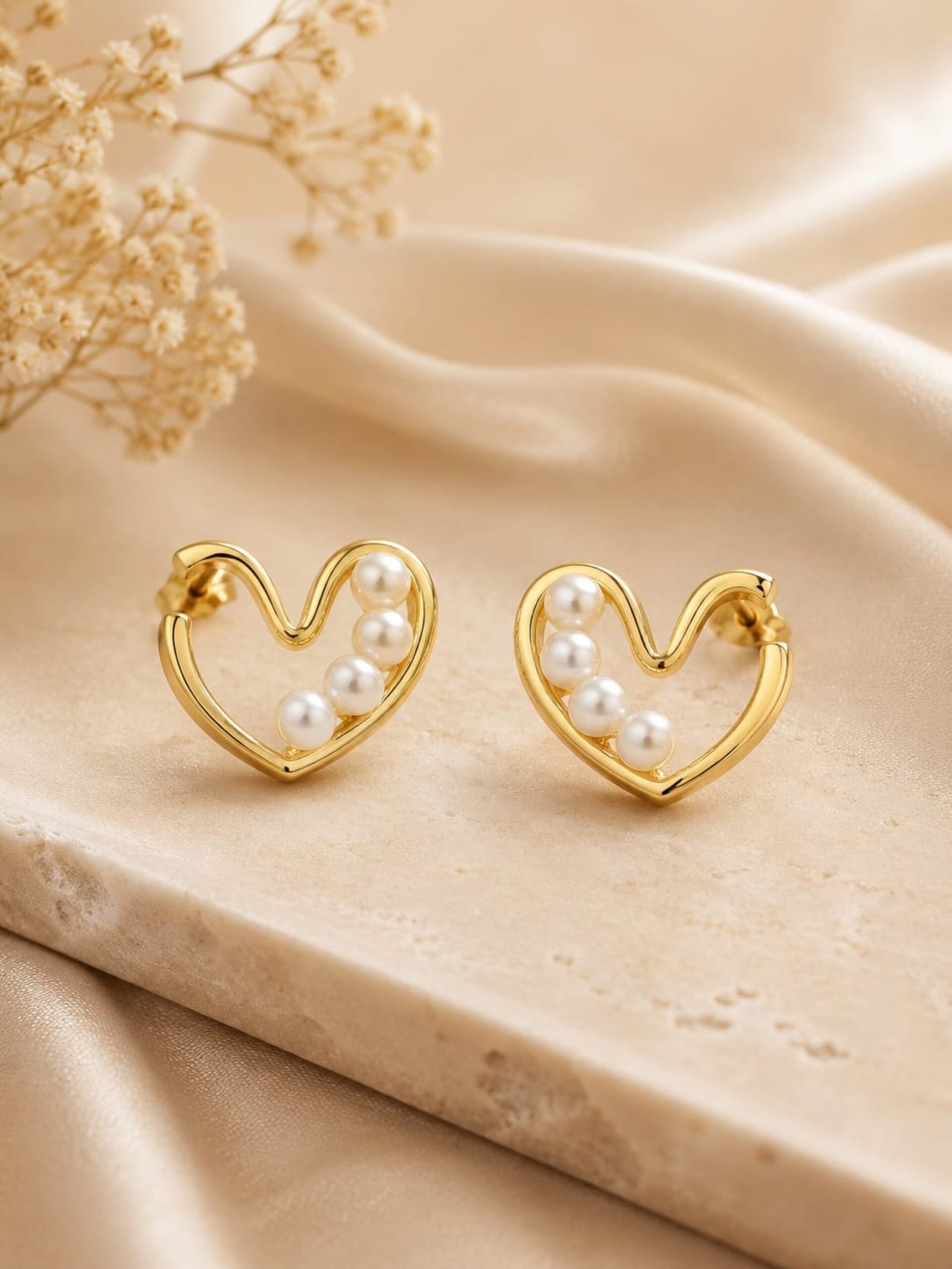 EROS - Pearl Heart Whisper Studs Earrings