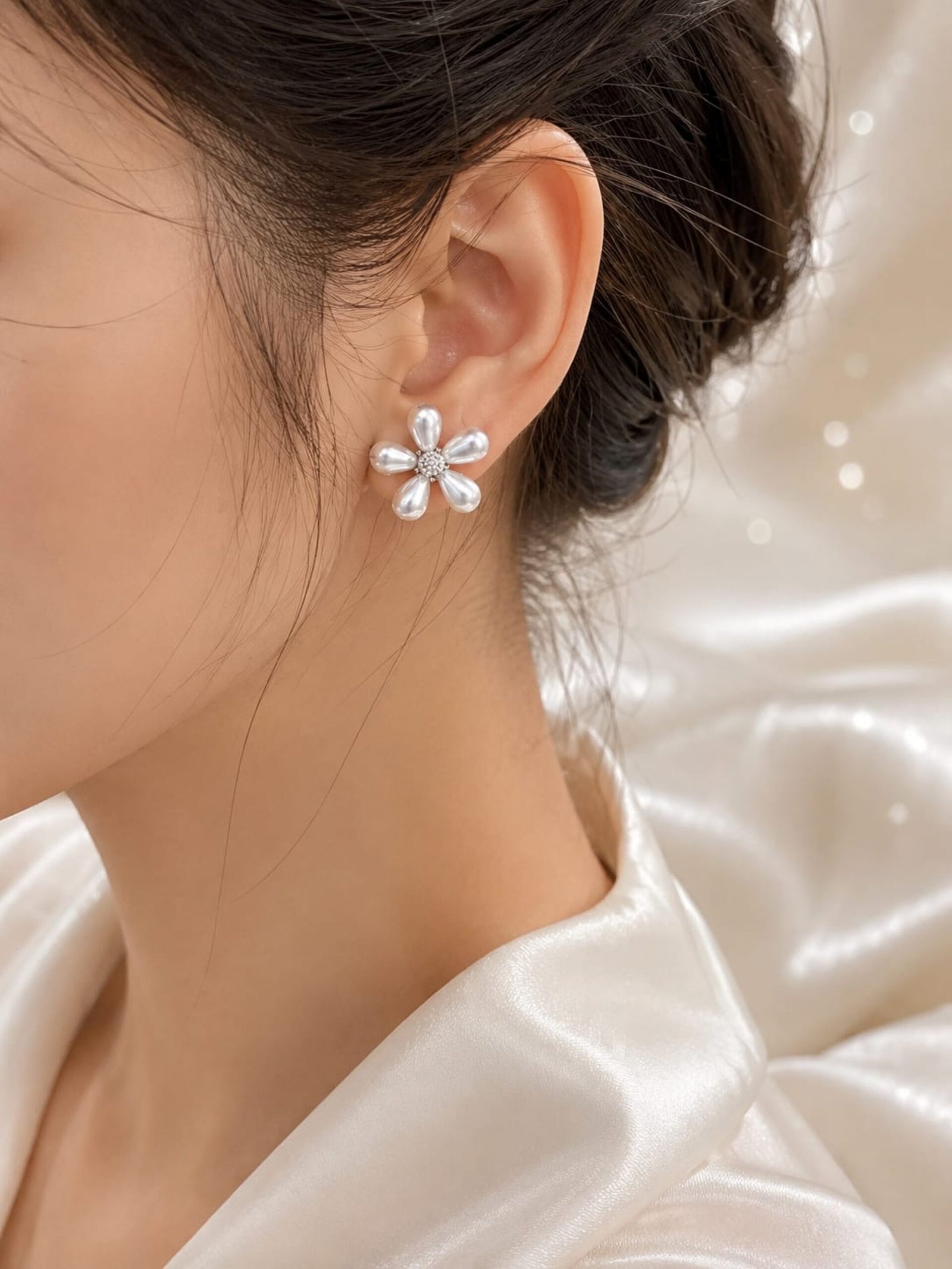 EROS - Pearl Daisy Bloom Stud Earrings